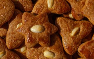 Das Bild zeigt Plätzchen. Das Gebäck ist fermentiert und aus Vollkorn.