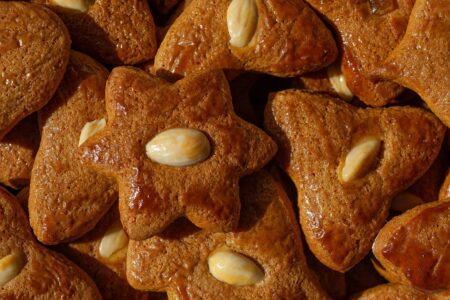 Das Bild zeigt Plätzchen. Das Gebäck ist fermentiert und aus Vollkorn.